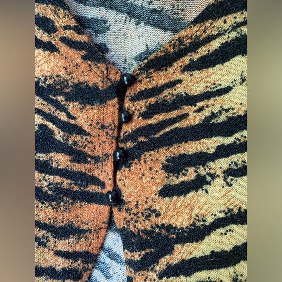 Sacred Hawk Knitted Button Front Top - Picture 6 of 6